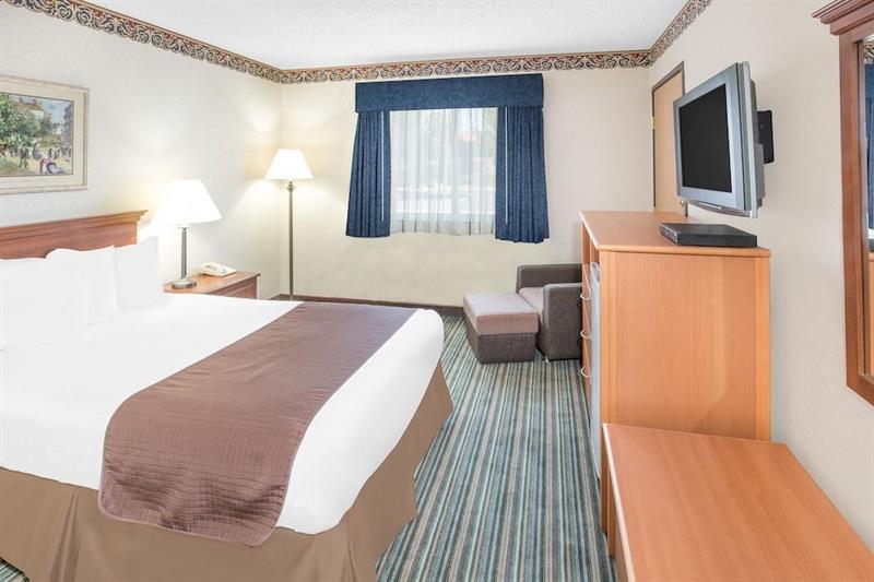Surestay Plus Hotel By Best Western Рединг Екстериор снимка