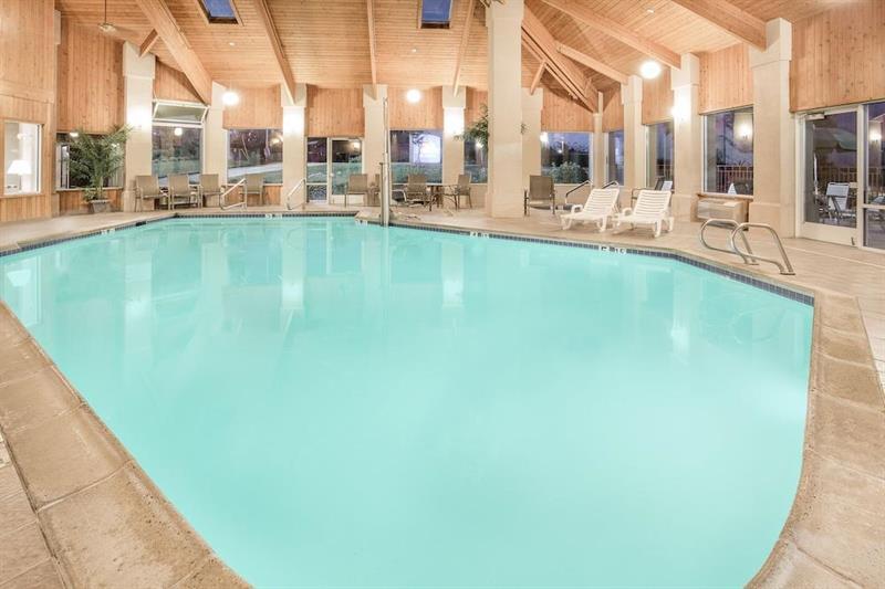 Surestay Plus Hotel By Best Western Рединг Екстериор снимка